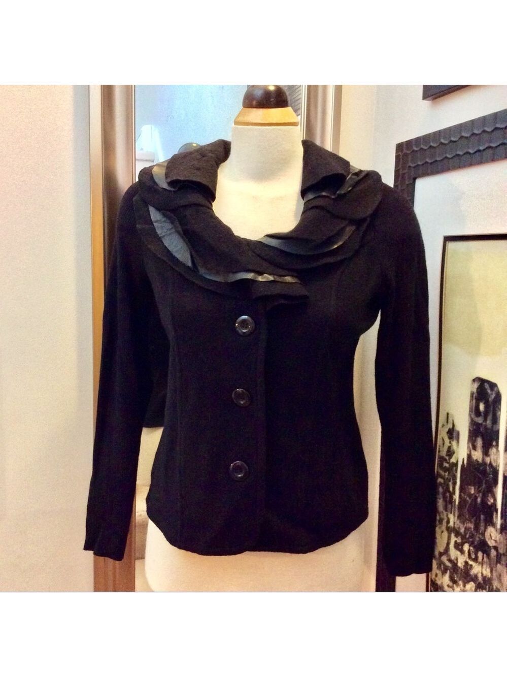 💯% Merano boiled Wool Cardigan with Ruffle Collar